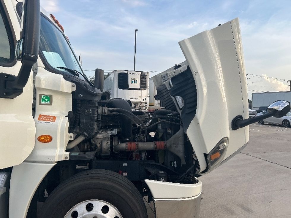 Day Cab Tractor-Heavy Duty Tractors-Freightliner-2019-Cascadia 12542ST-Arlington-TX-124,000\n\t\tmiles-$ 38,000 - Image 15