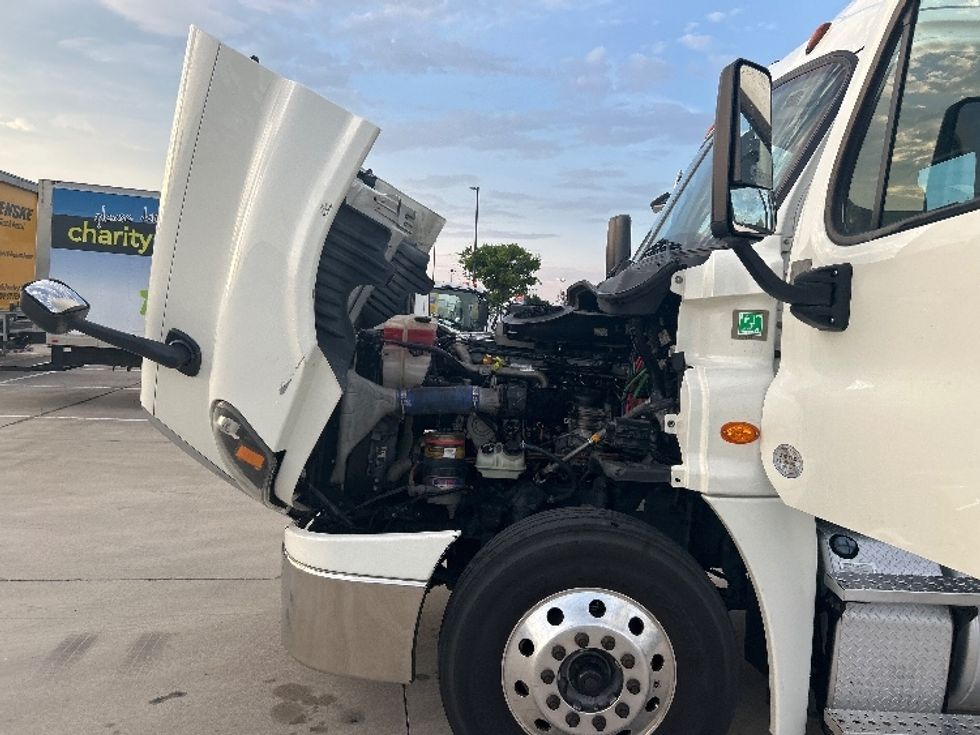 Day Cab Tractor-Heavy Duty Tractors-Freightliner-2019-Cascadia 12542ST-Arlington-TX-124,000\n\t\tmiles-$ 38,000 - Image 16