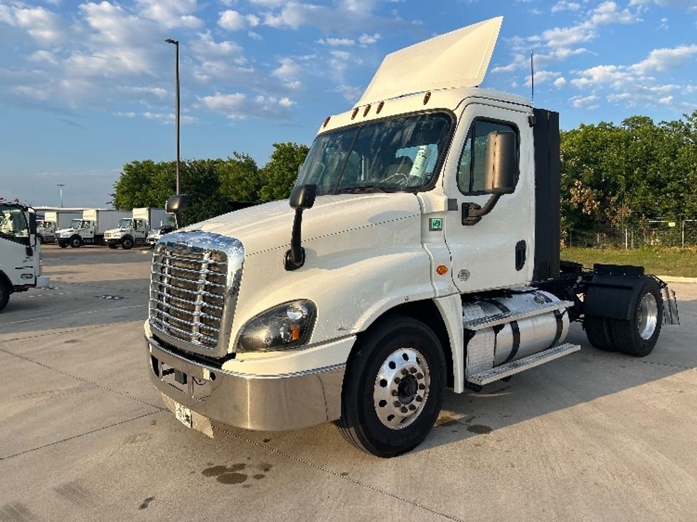Day Cab Tractor-Heavy Duty Tractors-Freightliner-2019-Cascadia 12542ST-Arlington-TX-124,000\n\t\tmiles-$ 38,000 - Image 3