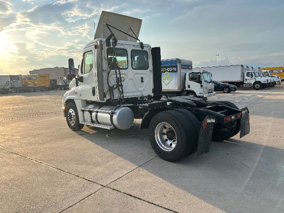 Day Cab Tractor-Heavy Duty Tractors-Freightliner-2019-Cascadia 12542ST-Arlington-TX-124,000\n\t\tmiles-$ 38,000 - Image 5