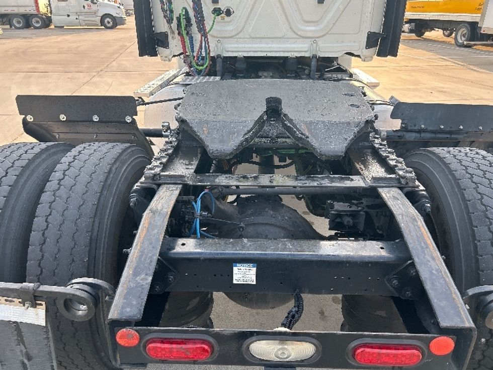 Day Cab Tractor-Heavy Duty Tractors-Freightliner-2019-Cascadia 12542ST-Arlington-TX-124,000\n\t\tmiles-$ 38,000 - Image 6