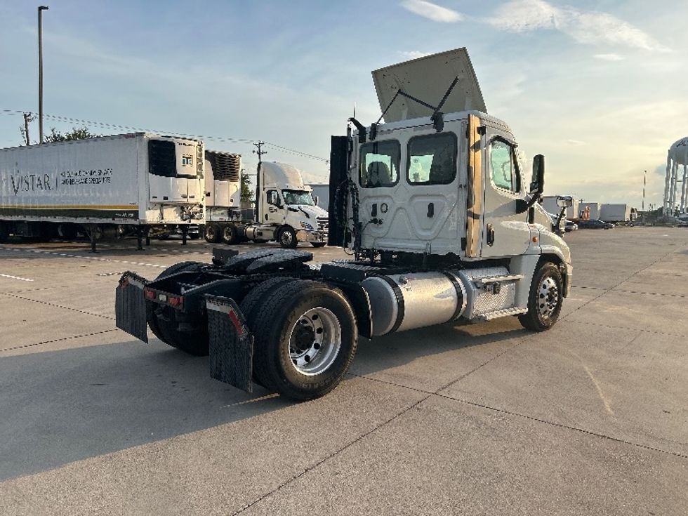 Day Cab Tractor-Heavy Duty Tractors-Freightliner-2019-Cascadia 12542ST-Arlington-TX-124,000\n\t\tmiles-$ 38,000 - Image 7