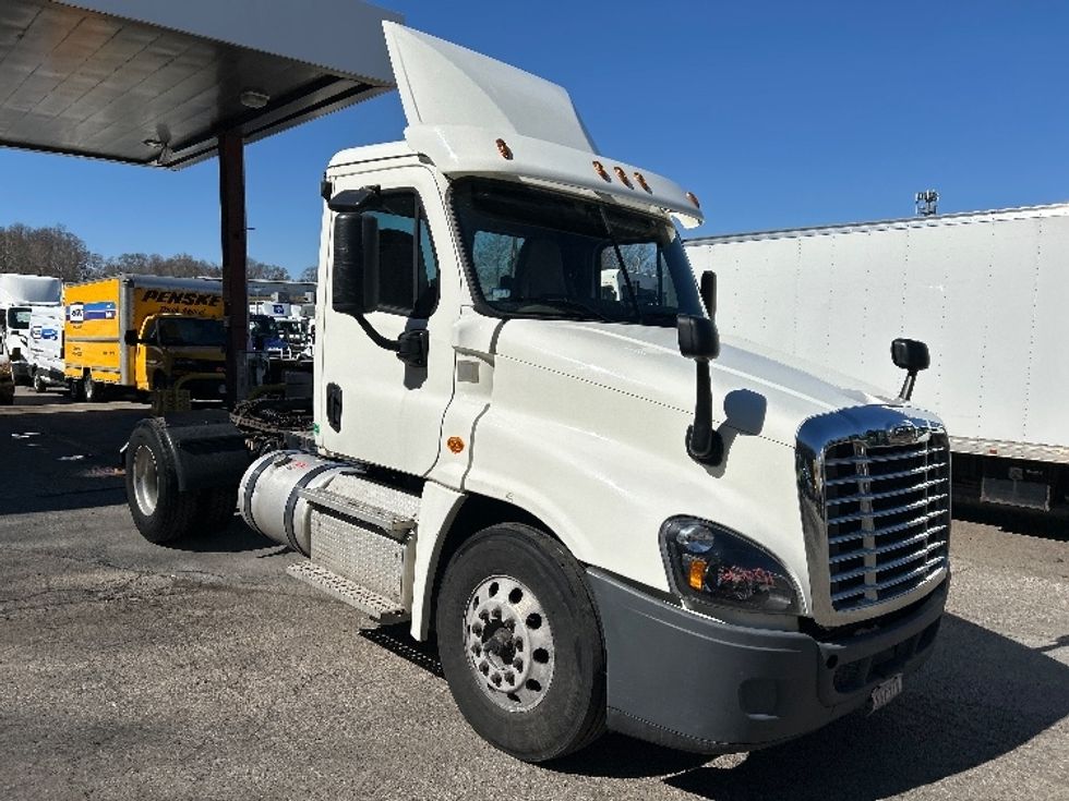 Day Cab Tractor-Heavy Duty Tractors-Freightliner-2019-Cascadia 12542ST-Auburn-MA-280,800\n\t\tmiles-$ 28,750 - Image 1