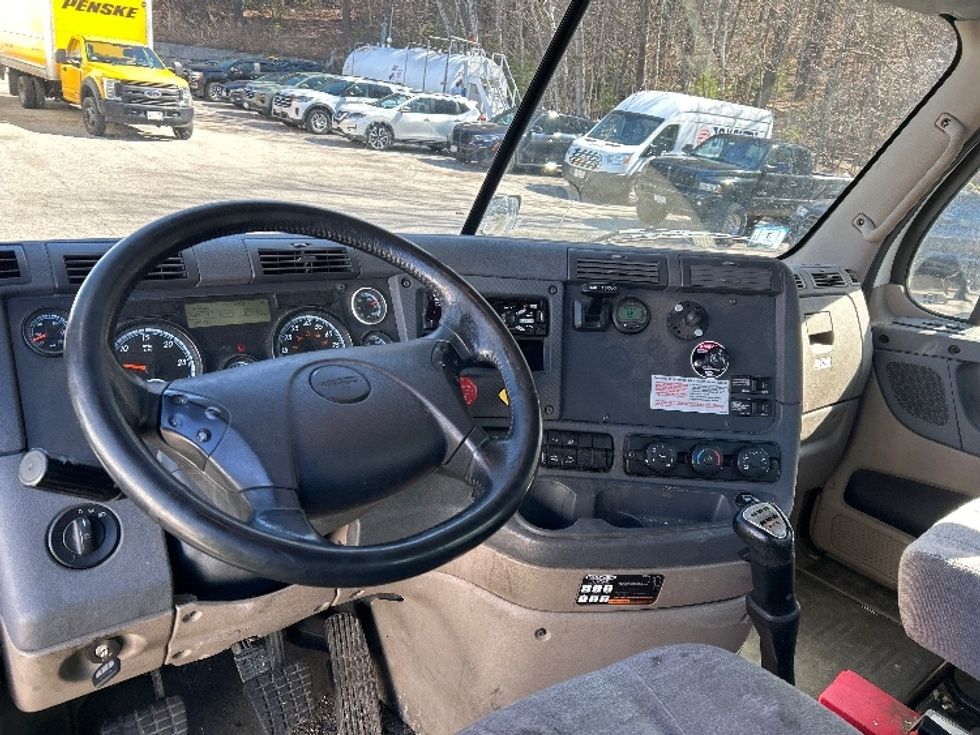 Day Cab Tractor-Heavy Duty Tractors-Freightliner-2019-Cascadia 12542ST-Auburn-MA-280,800\n\t\tmiles-$ 28,750 - Image 10