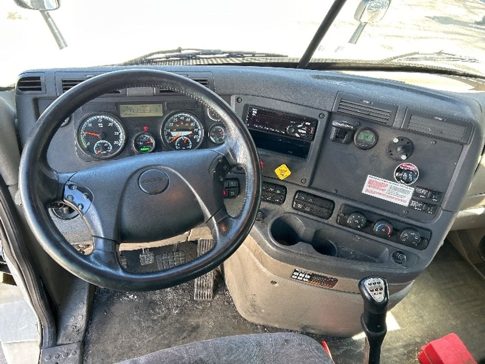 Day Cab Tractor-Heavy Duty Tractors-Freightliner-2019-Cascadia 12542ST-Auburn-MA-280,800\n\t\tmiles-$ 28,750 - Image 11