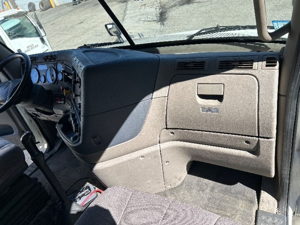 Day Cab Tractor-Heavy Duty Tractors-Freightliner-2019-Cascadia 12542ST-Auburn-MA-280,800\n\t\tmiles-$ 28,750 - Image 13