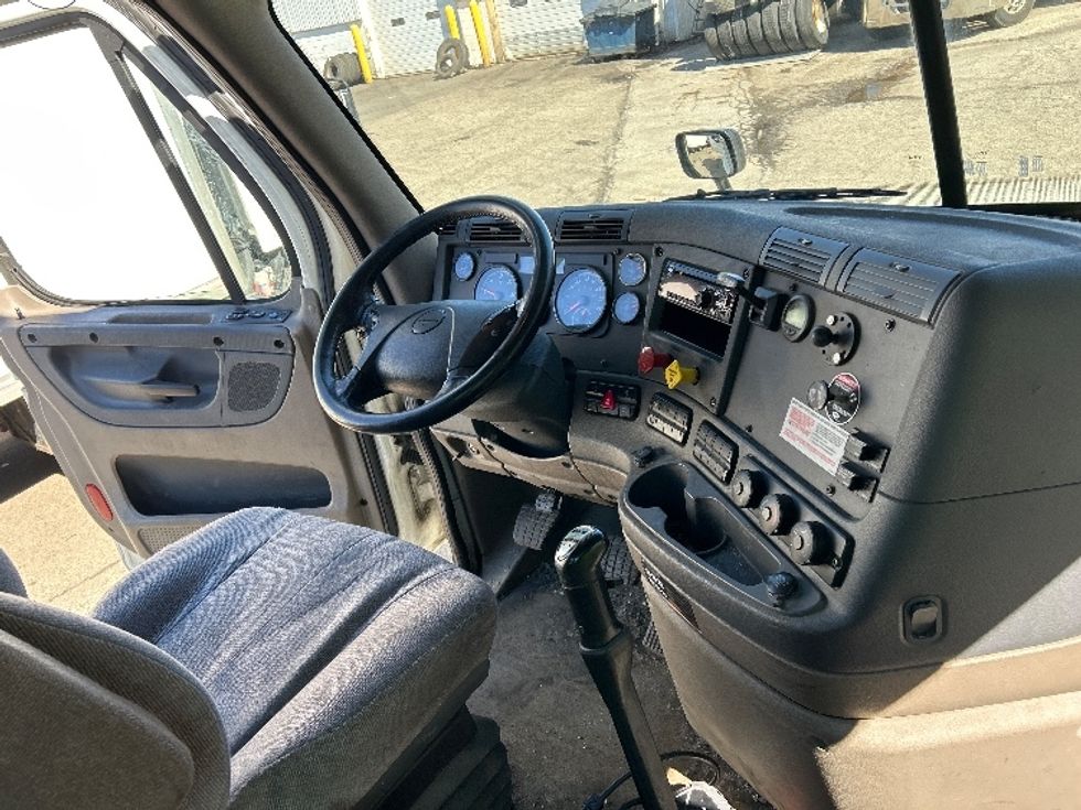 Day Cab Tractor-Heavy Duty Tractors-Freightliner-2019-Cascadia 12542ST-Auburn-MA-280,800\n\t\tmiles-$ 28,750 - Image 14