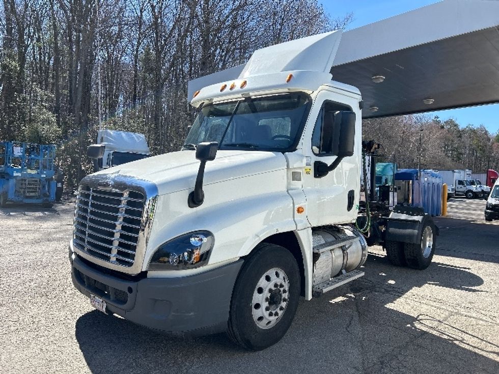 Day Cab Tractor-Heavy Duty Tractors-Freightliner-2019-Cascadia 12542ST-Auburn-MA-280,800\n\t\tmiles-$ 28,750 - Image 3