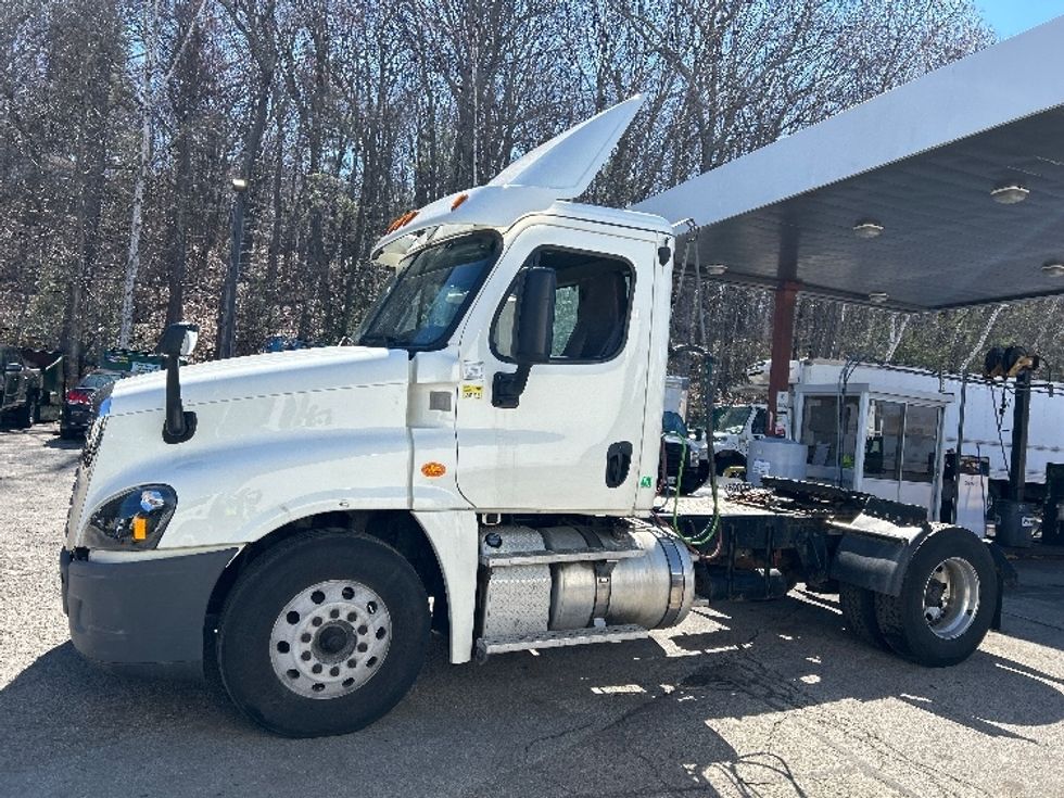 Day Cab Tractor-Heavy Duty Tractors-Freightliner-2019-Cascadia 12542ST-Auburn-MA-280,800\n\t\tmiles-$ 28,750 - Image 4