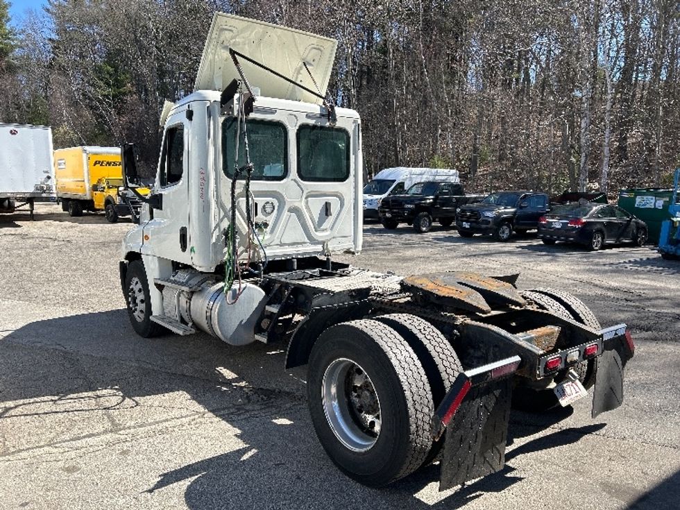 Day Cab Tractor-Heavy Duty Tractors-Freightliner-2019-Cascadia 12542ST-Auburn-MA-280,800\n\t\tmiles-$ 28,750 - Image 5