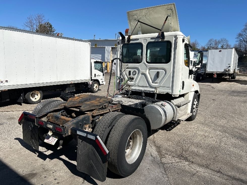 Day Cab Tractor-Heavy Duty Tractors-Freightliner-2019-Cascadia 12542ST-Auburn-MA-280,800\n\t\tmiles-$ 28,750 - Image 7