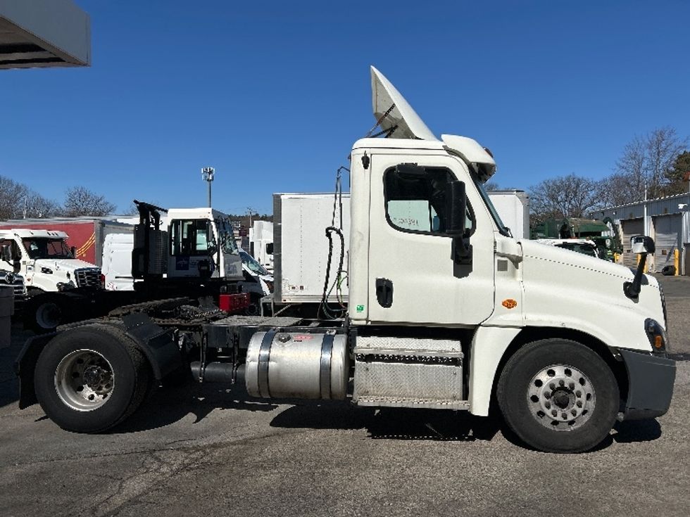 Day Cab Tractor-Heavy Duty Tractors-Freightliner-2019-Cascadia 12542ST-Auburn-MA-280,800\n\t\tmiles-$ 28,750 - Image 8