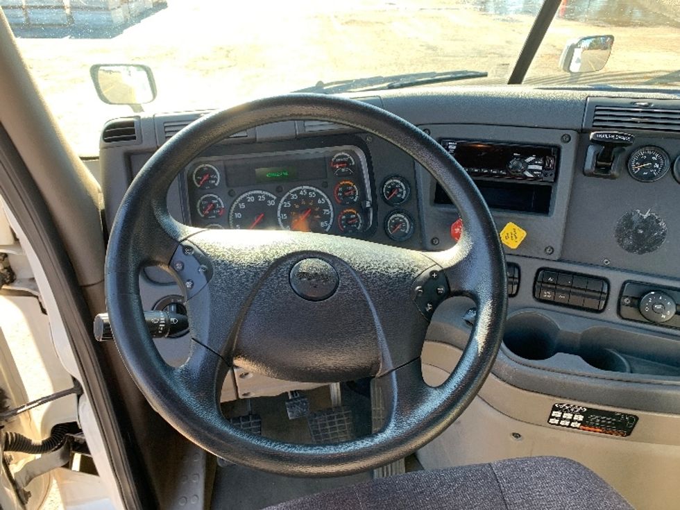 Day Cab Tractor-Heavy Duty Tractors-Freightliner-2019-Cascadia 12542ST-Auburn-MA-434,233\n\t\tmiles-$ 29,250 - Image 11