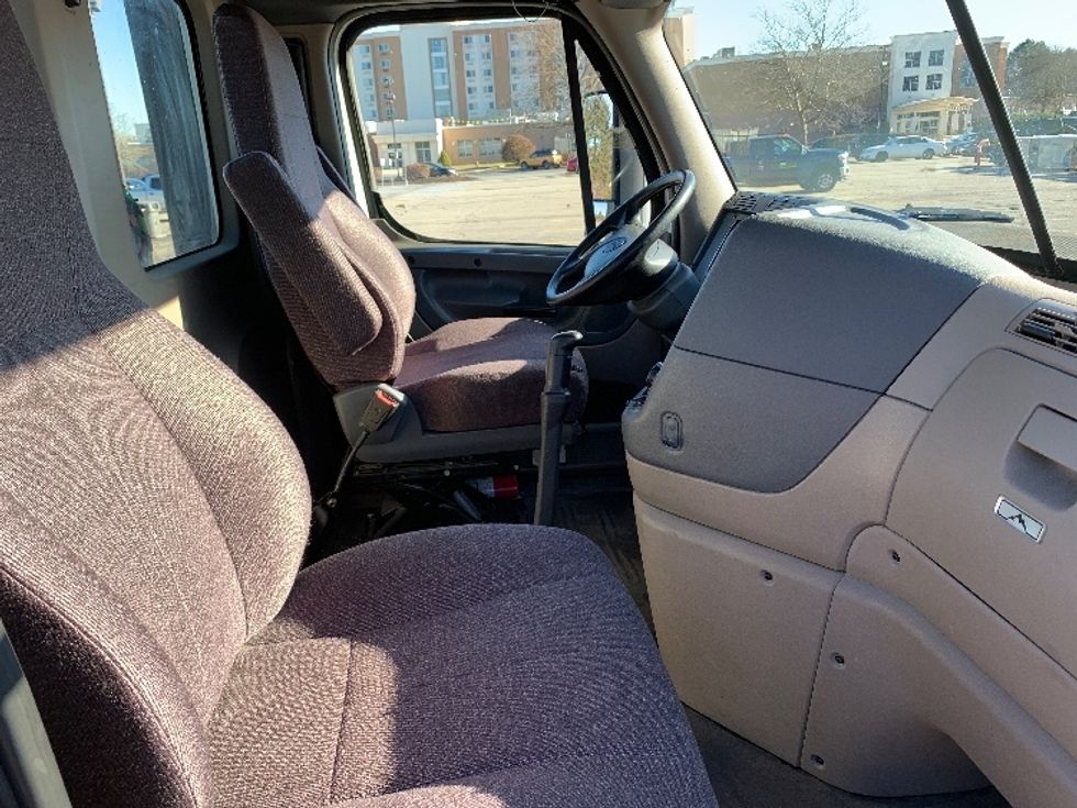 Day Cab Tractor-Heavy Duty Tractors-Freightliner-2019-Cascadia 12542ST-Auburn-MA-434,233\n\t\tmiles-$ 29,250 - Image 14