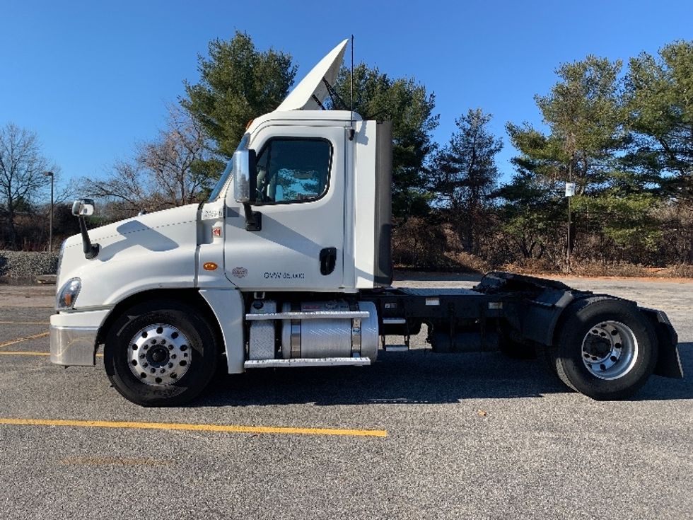 Day Cab Tractor-Heavy Duty Tractors-Freightliner-2019-Cascadia 12542ST-Auburn-MA-434,233\n\t\tmiles-$ 29,250 - Image 4