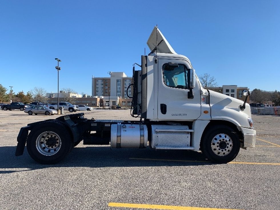 Day Cab Tractor-Heavy Duty Tractors-Freightliner-2019-Cascadia 12542ST-Auburn-MA-434,233\n\t\tmiles-$ 29,250 - Image 8