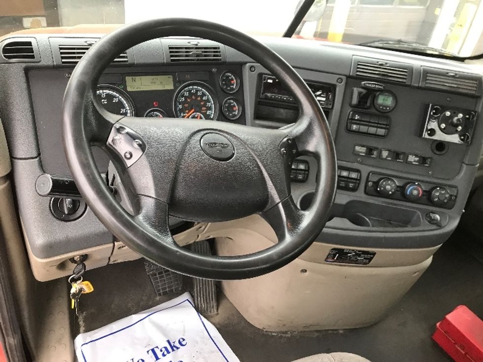 Day Cab Tractor-Heavy Duty Tractors-Freightliner-2019-Cascadia 12542ST-Bethlehem-PA-302,293\n\t\tmiles-$ 27,500 - Image 11