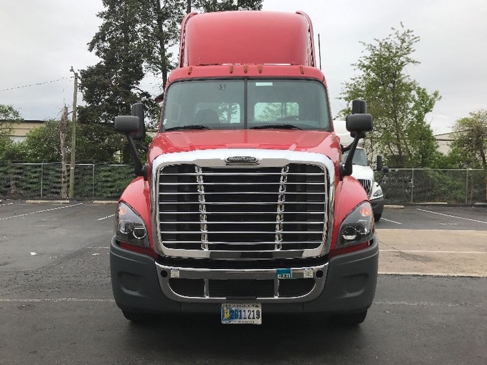 Day Cab Tractor-Heavy Duty Tractors-Freightliner-2019-Cascadia 12542ST-Bethlehem-PA-302,293\n\t\tmiles-$ 27,500 - Image 2