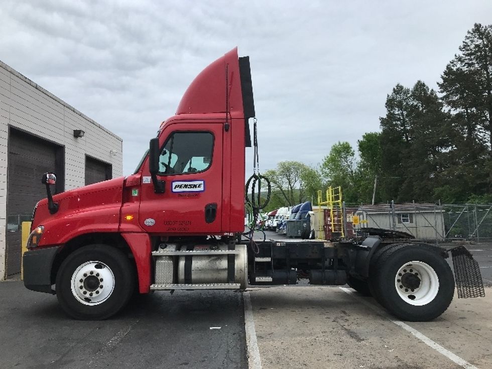 Day Cab Tractor-Heavy Duty Tractors-Freightliner-2019-Cascadia 12542ST-Bethlehem-PA-302,293\n\t\tmiles-$ 27,500 - Image 4