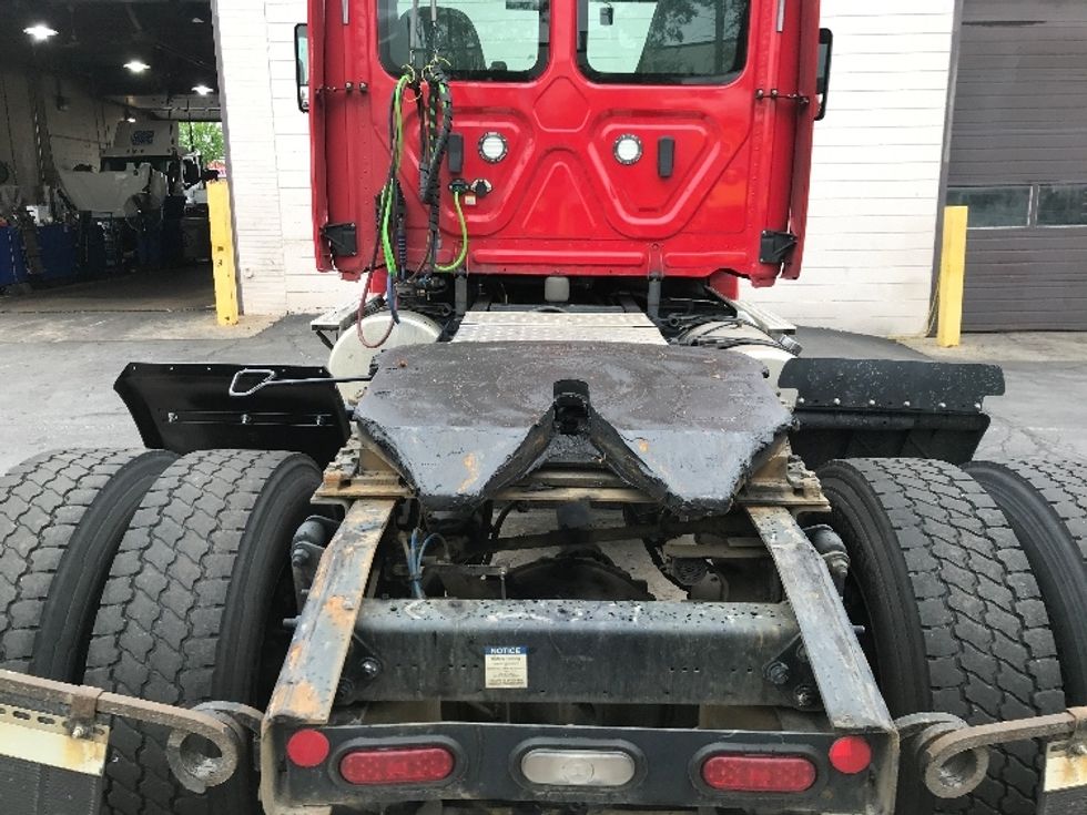 Day Cab Tractor-Heavy Duty Tractors-Freightliner-2019-Cascadia 12542ST-Bethlehem-PA-302,293\n\t\tmiles-$ 27,500 - Image 6