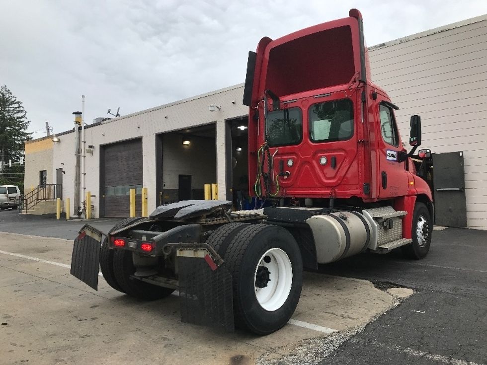 Day Cab Tractor-Heavy Duty Tractors-Freightliner-2019-Cascadia 12542ST-Bethlehem-PA-302,293\n\t\tmiles-$ 27,500 - Image 7