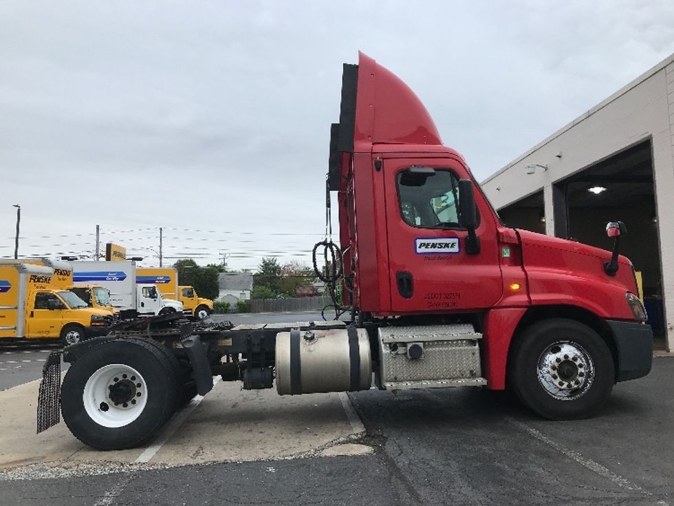 Day Cab Tractor-Heavy Duty Tractors-Freightliner-2019-Cascadia 12542ST-Bethlehem-PA-302,293\n\t\tmiles-$ 27,500 - Image 8