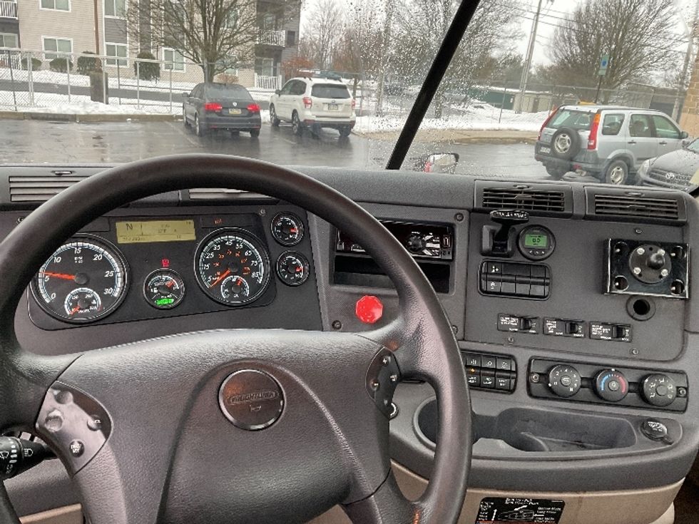 Day Cab Tractor-Heavy Duty Tractors-Freightliner-2019-Cascadia 12542ST-Bethlehem-PA-302,293\n\t\tmiles-$ 30,000 - Image 11