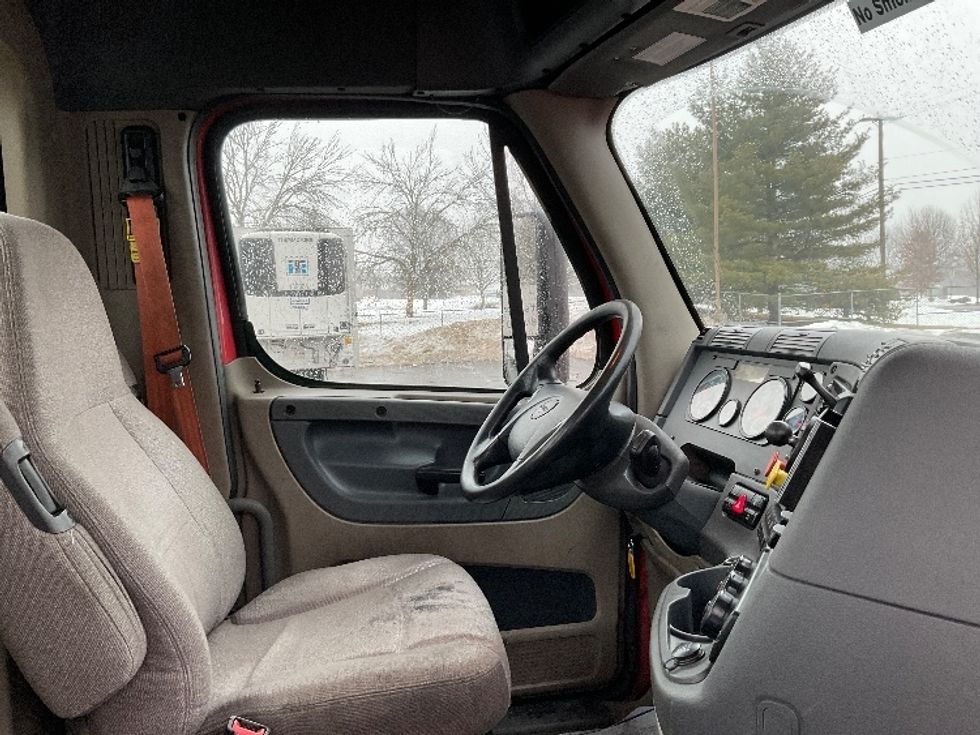 Day Cab Tractor-Heavy Duty Tractors-Freightliner-2019-Cascadia 12542ST-Bethlehem-PA-302,293\n\t\tmiles-$ 30,000 - Image 14