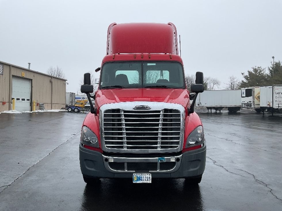 Day Cab Tractor-Heavy Duty Tractors-Freightliner-2019-Cascadia 12542ST-Bethlehem-PA-302,293\n\t\tmiles-$ 30,000 - Image 2