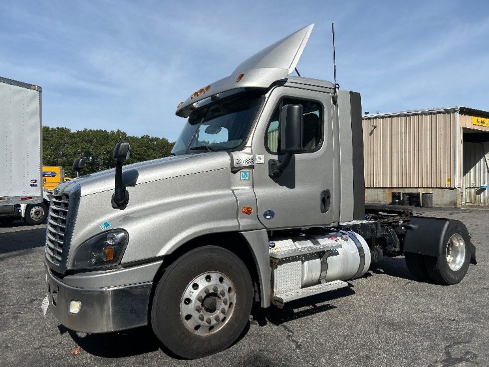 Day Cab Tractor-Heavy Duty Tractors-Freightliner-2019-Cascadia 12542ST-Braintree-MA-288,685\n\t\tmiles-$ 33,500 - Image 1