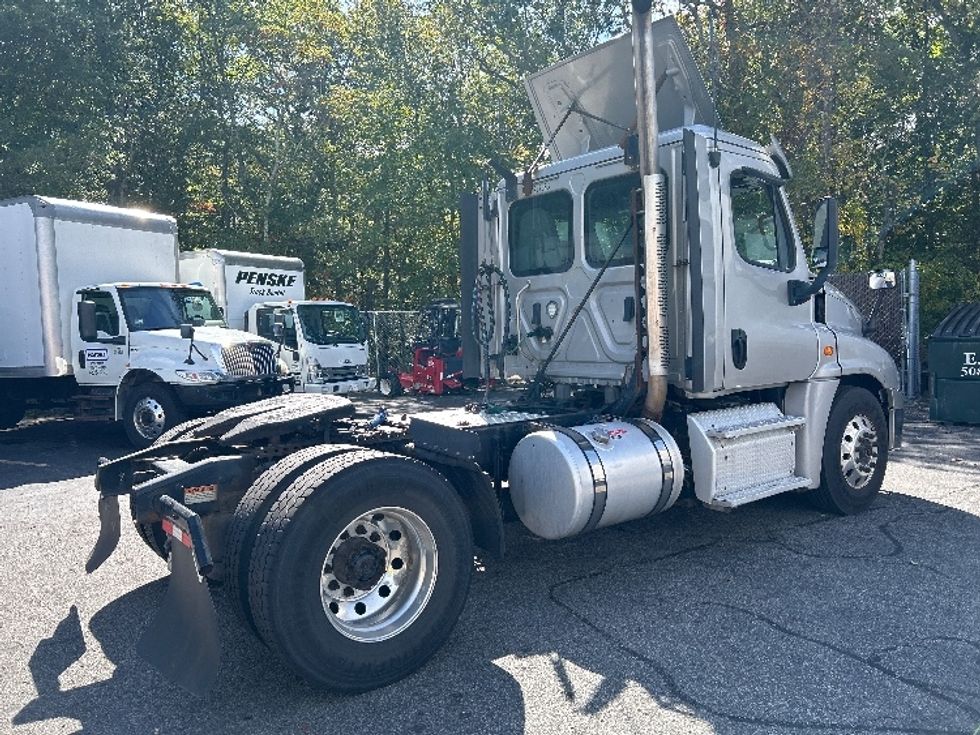 Day Cab Tractor-Heavy Duty Tractors-Freightliner-2019-Cascadia 12542ST-Braintree-MA-288,685\n\t\tmiles-$ 33,500 - Image 7