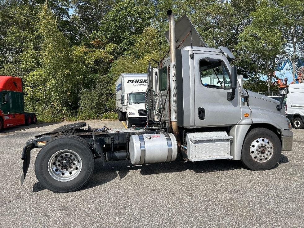 Day Cab Tractor-Heavy Duty Tractors-Freightliner-2019-Cascadia 12542ST-Braintree-MA-288,685\n\t\tmiles-$ 33,500 - Image 8
