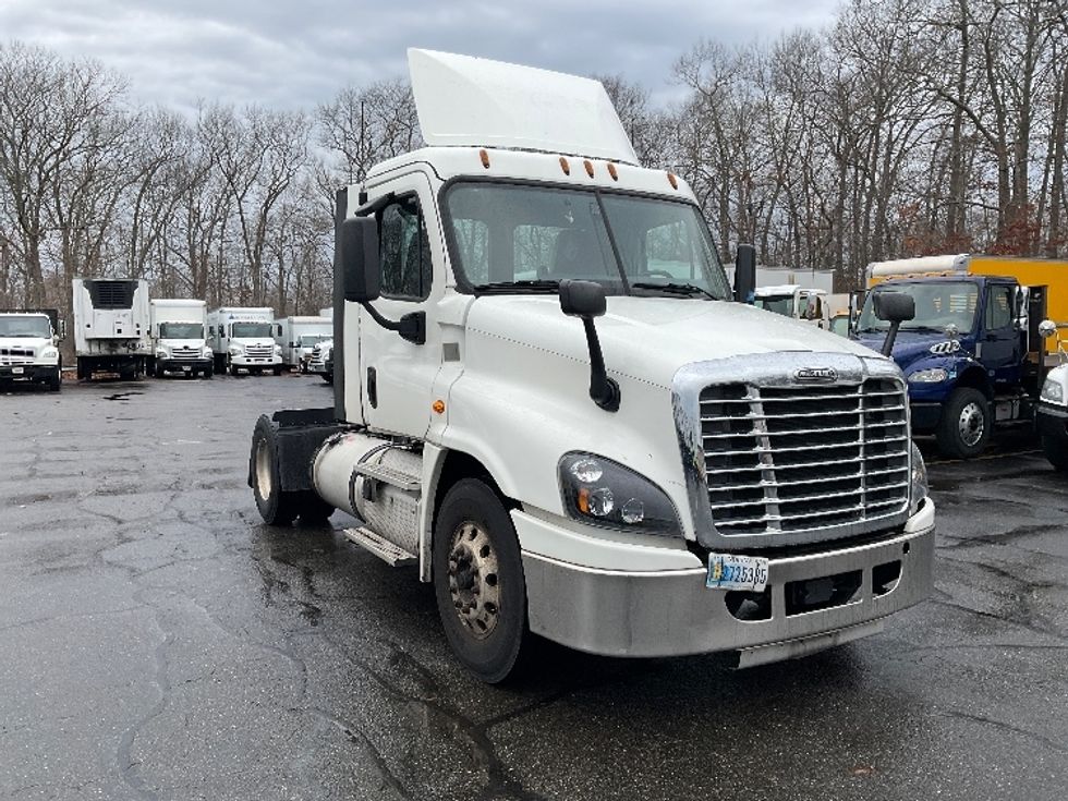 Day Cab Tractor-Heavy Duty Tractors-Freightliner-2019-Cascadia 12542ST-Braintree-MA-506,382\n\t\tmiles-$ 30,750 - Image 1