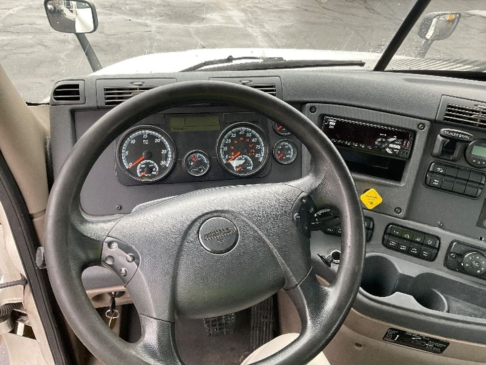 Day Cab Tractor-Heavy Duty Tractors-Freightliner-2019-Cascadia 12542ST-Braintree-MA-506,382\n\t\tmiles-$ 30,750 - Image 11