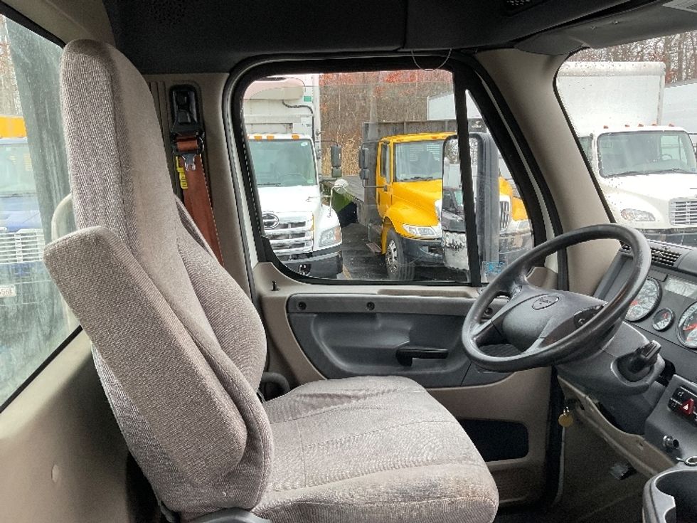 Day Cab Tractor-Heavy Duty Tractors-Freightliner-2019-Cascadia 12542ST-Braintree-MA-506,382\n\t\tmiles-$ 30,750 - Image 14