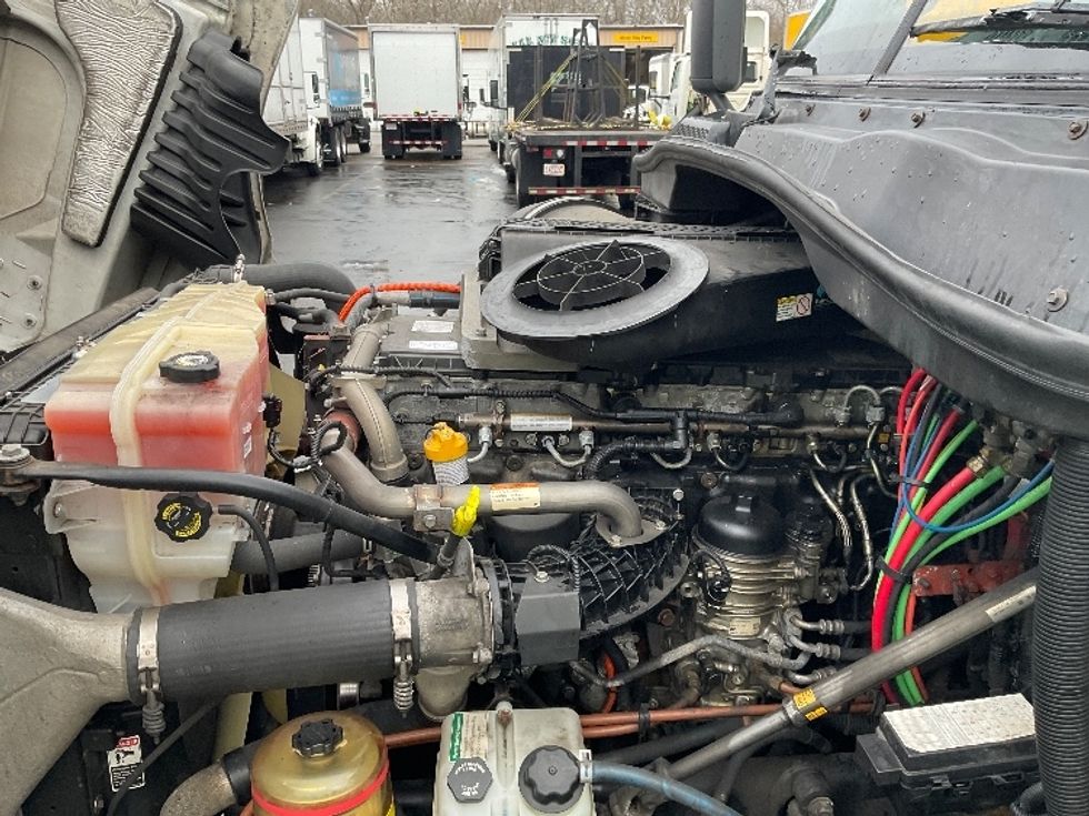 Day Cab Tractor-Heavy Duty Tractors-Freightliner-2019-Cascadia 12542ST-Braintree-MA-506,382\n\t\tmiles-$ 30,750 - Image 16