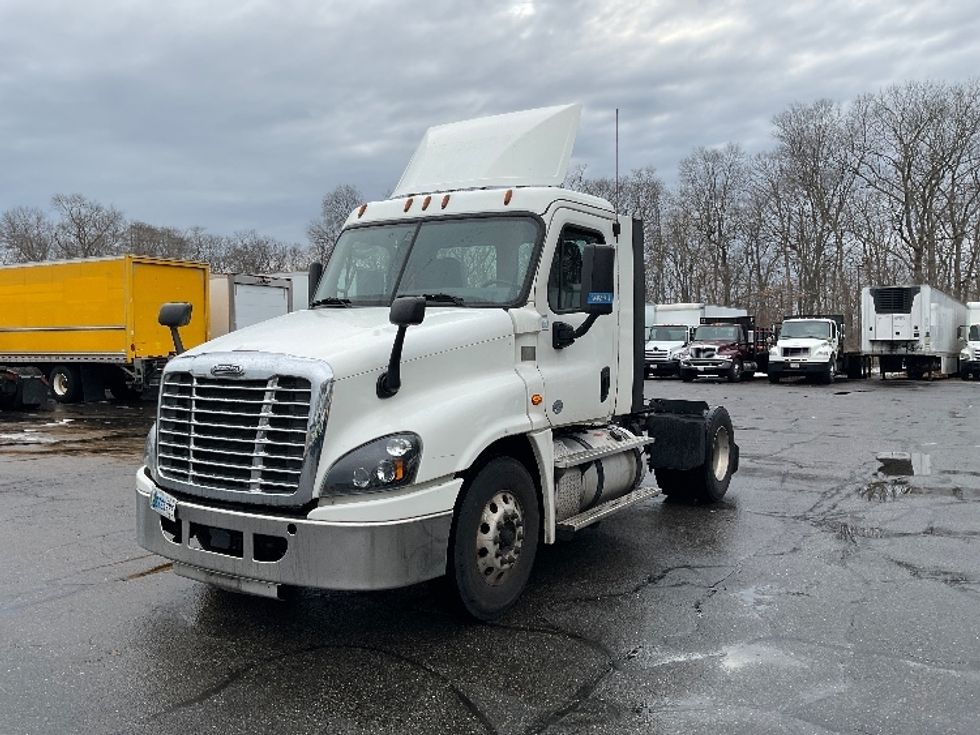 Day Cab Tractor-Heavy Duty Tractors-Freightliner-2019-Cascadia 12542ST-Braintree-MA-506,382\n\t\tmiles-$ 30,750 - Image 3