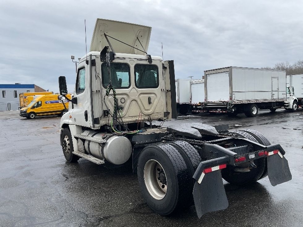 Day Cab Tractor-Heavy Duty Tractors-Freightliner-2019-Cascadia 12542ST-Braintree-MA-506,382\n\t\tmiles-$ 30,750 - Image 5