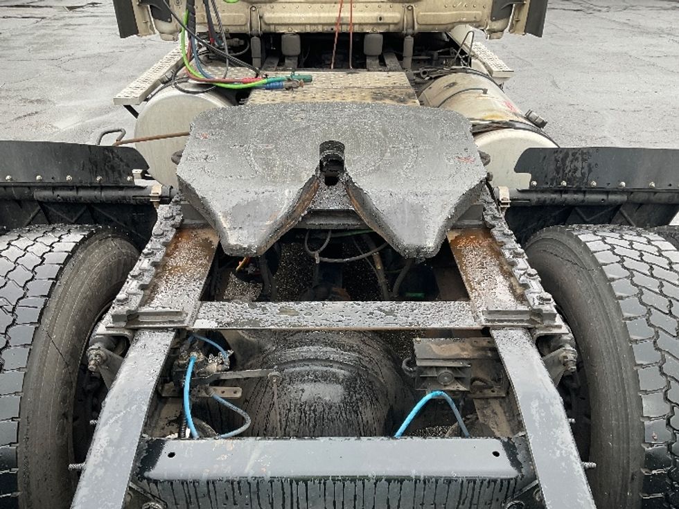 Day Cab Tractor-Heavy Duty Tractors-Freightliner-2019-Cascadia 12542ST-Braintree-MA-506,382\n\t\tmiles-$ 30,750 - Image 6