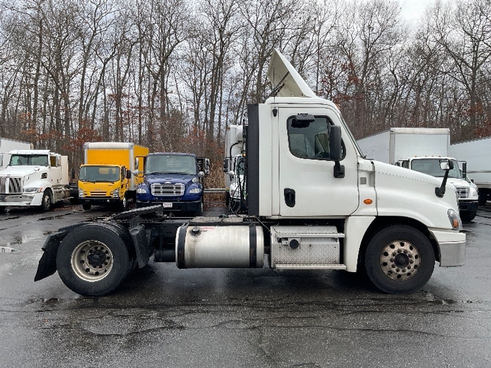 Day Cab Tractor-Heavy Duty Tractors-Freightliner-2019-Cascadia 12542ST-Braintree-MA-506,382\n\t\tmiles-$ 30,750 - Image 8