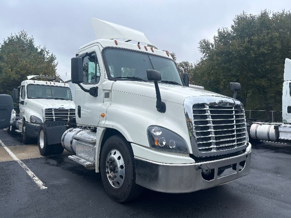 Day Cab Tractor-Heavy Duty Tractors-Freightliner-2019-Cascadia 12542ST-Burlington-NJ-260,839\n\t\tmiles-$ 37,750 - Image 1