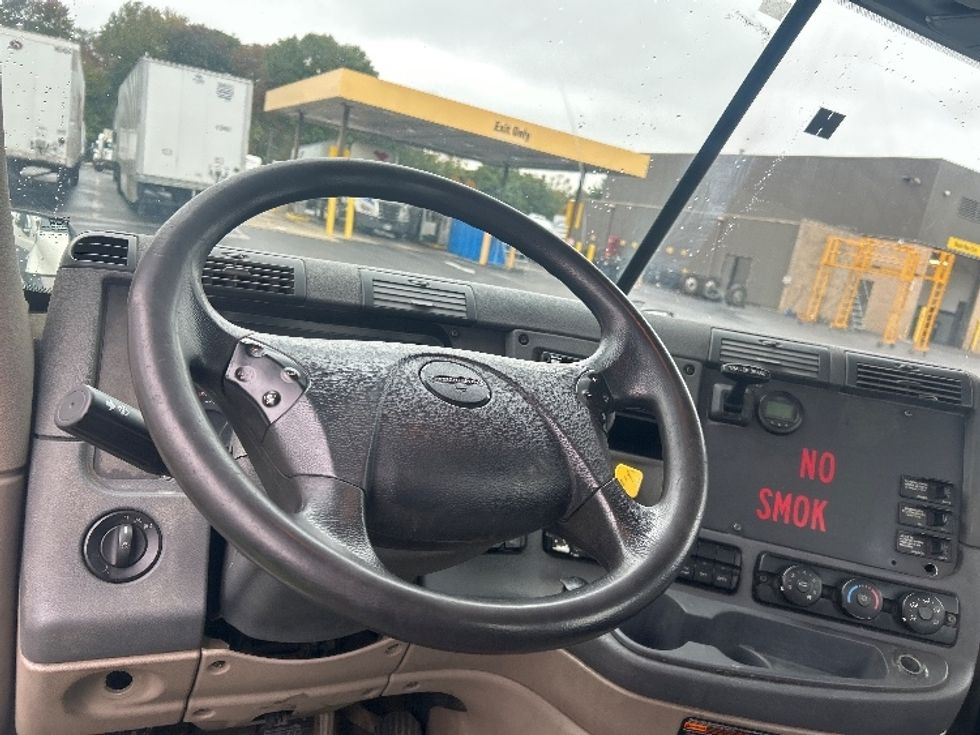 Day Cab Tractor-Heavy Duty Tractors-Freightliner-2019-Cascadia 12542ST-Burlington-NJ-260,839\n\t\tmiles-$ 37,750 - Image 11