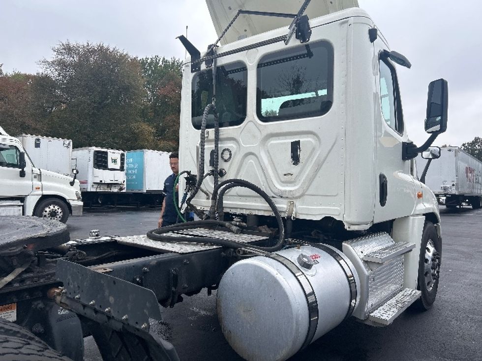 Day Cab Tractor-Heavy Duty Tractors-Freightliner-2019-Cascadia 12542ST-Burlington-NJ-260,839\n\t\tmiles-$ 37,750 - Image 18