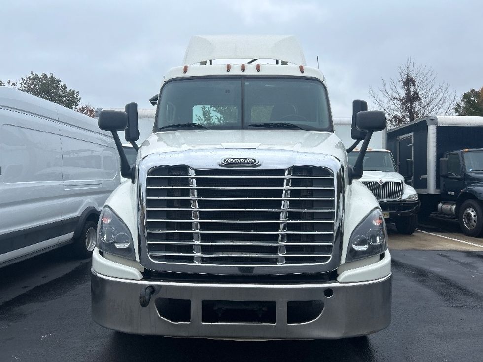 Day Cab Tractor-Heavy Duty Tractors-Freightliner-2019-Cascadia 12542ST-Burlington-NJ-260,839\n\t\tmiles-$ 37,750 - Image 2