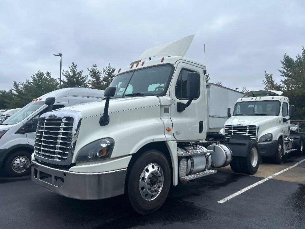 Day Cab Tractor-Heavy Duty Tractors-Freightliner-2019-Cascadia 12542ST-Burlington-NJ-260,839\n\t\tmiles-$ 37,750 - Image 3