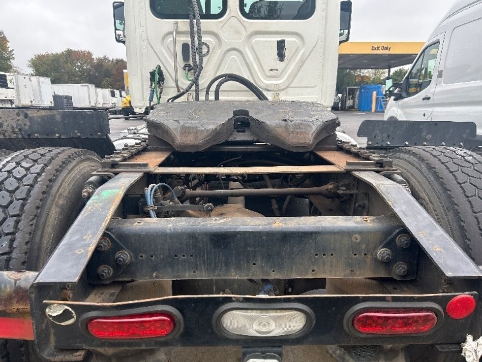 Day Cab Tractor-Heavy Duty Tractors-Freightliner-2019-Cascadia 12542ST-Burlington-NJ-260,839\n\t\tmiles-$ 37,750 - Image 6