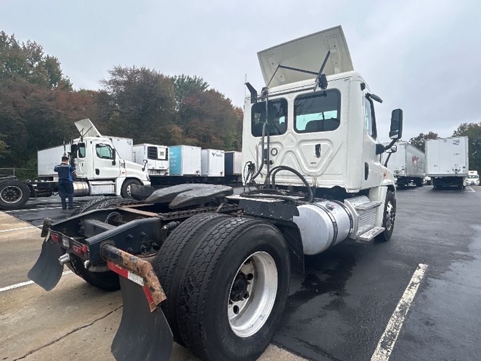 Day Cab Tractor-Heavy Duty Tractors-Freightliner-2019-Cascadia 12542ST-Burlington-NJ-260,839\n\t\tmiles-$ 37,750 - Image 7