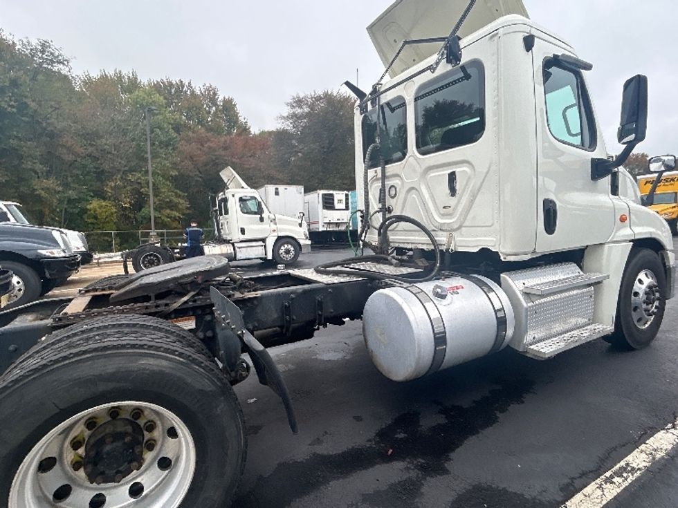 Day Cab Tractor-Heavy Duty Tractors-Freightliner-2019-Cascadia 12542ST-Burlington-NJ-260,839\n\t\tmiles-$ 37,750 - Image 8