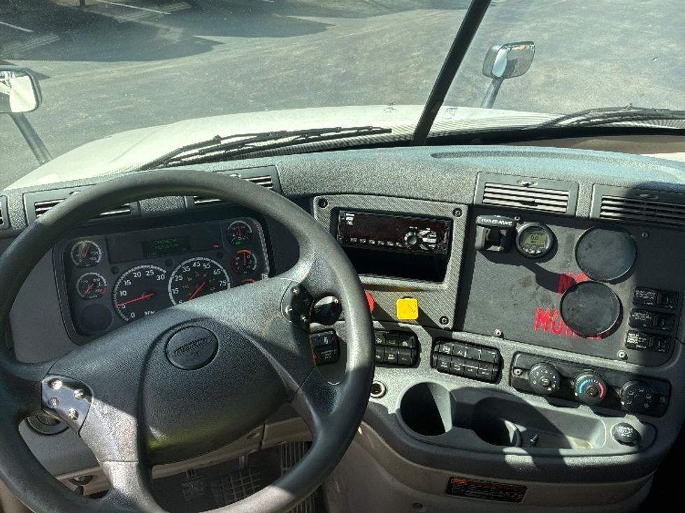 Day Cab Tractor-Heavy Duty Tractors-Freightliner-2019-Cascadia 12542ST-Burlington-NJ-318,254\n\t\tmiles-$ 35,000 - Image 11