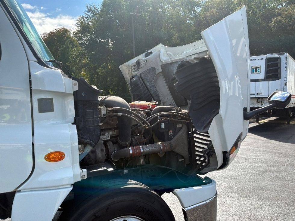 Day Cab Tractor-Heavy Duty Tractors-Freightliner-2019-Cascadia 12542ST-Burlington-NJ-318,254\n\t\tmiles-$ 35,000 - Image 15